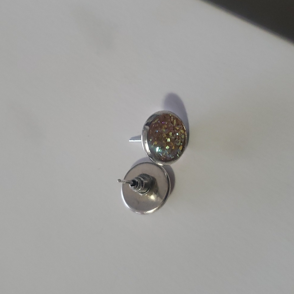 Earings - Picture 3 of 3